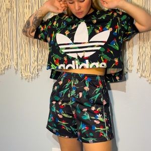Adidas two pice set, crop top and shorts